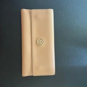GUC Tri Fold Tory Burch Wallet